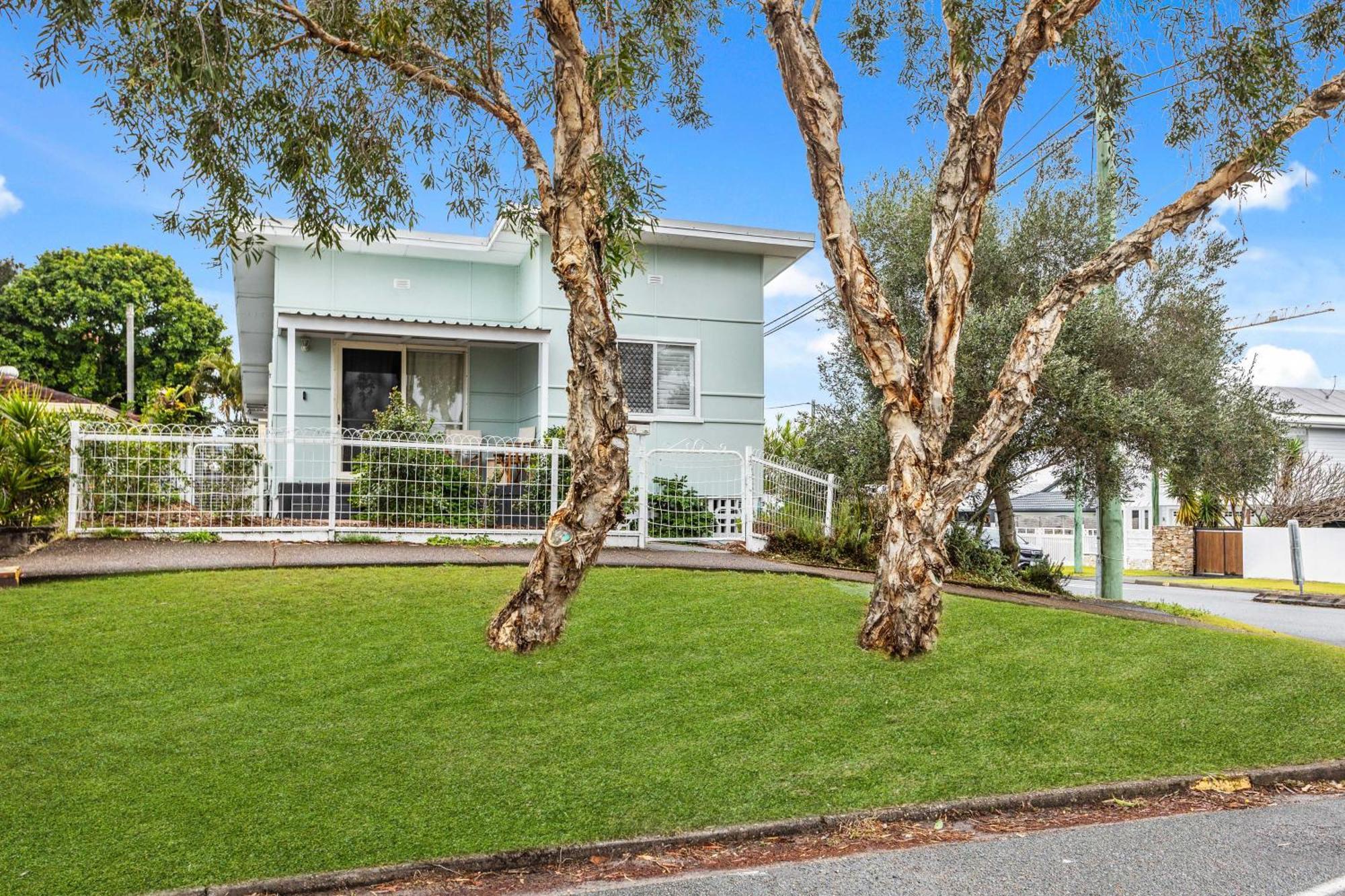 Palm Beach Cottage, Walk To Beach Gold Coast Exterior photo